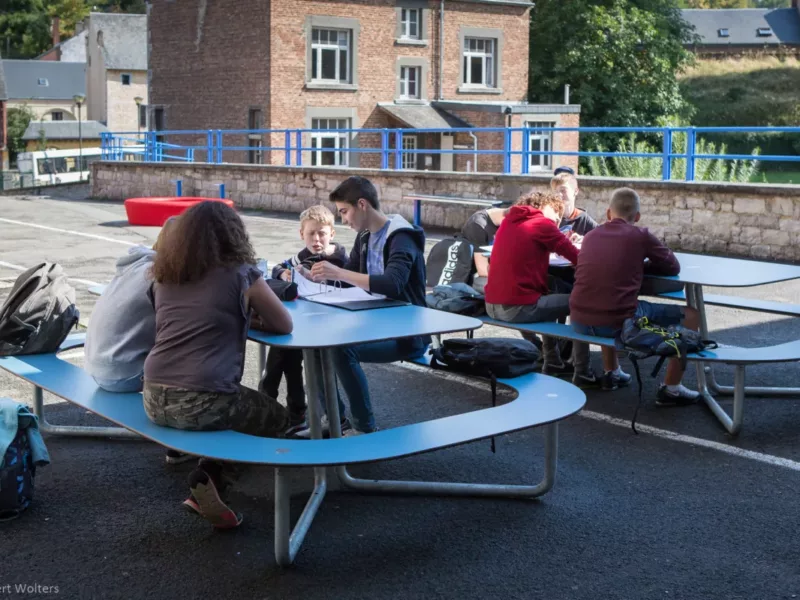 Table pic nic en HPL pour la cour de récréation de l’Athénée Royal de Rochefort