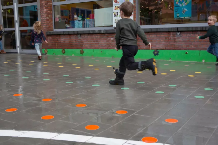 « L’idée, c’est que marcher dans la commune devienne déjà une expérience en soi » — Mobilier urbain