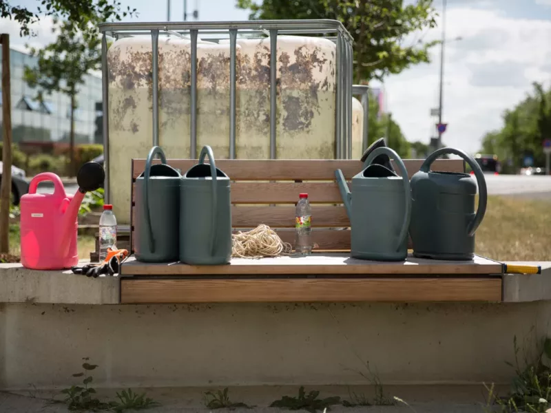 Quartier d’affaires de Grünewald : un choix de bancs tout en confort