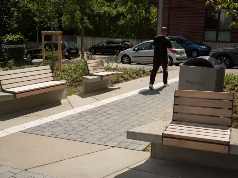 Quartier d’affaires de Grünewald : un choix de bancs tout en confort