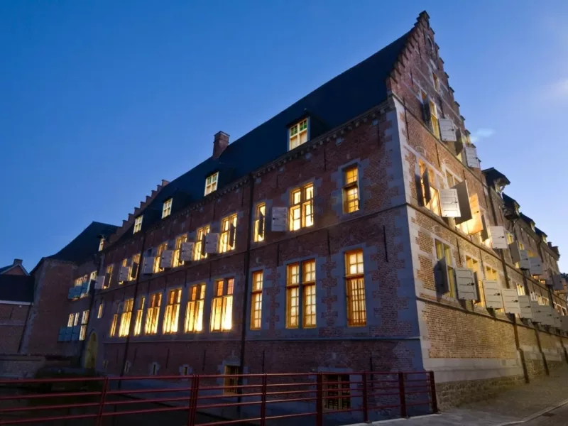 Installation d’un mobilier urbain tendance pour un des plus anciens hôpitaux d’Europe