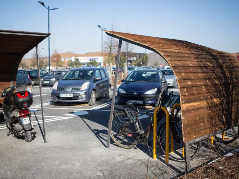 Des abris à vélos éco au sein du plus grand centre commercial de Picardie