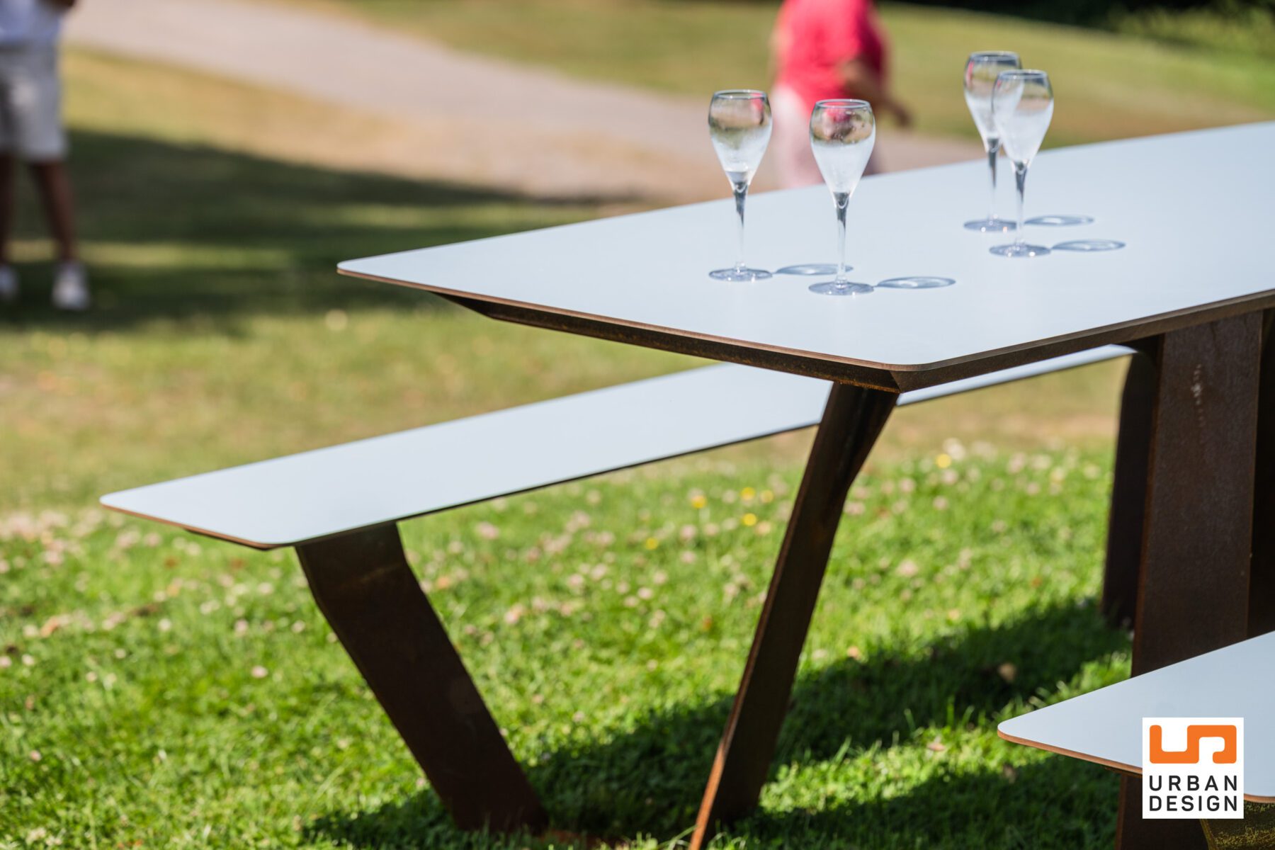 Notre première table HORIZON© au Golf de Liège-Gomzé 5 Urban Design Table Horizon Golf Liege Gomze 3