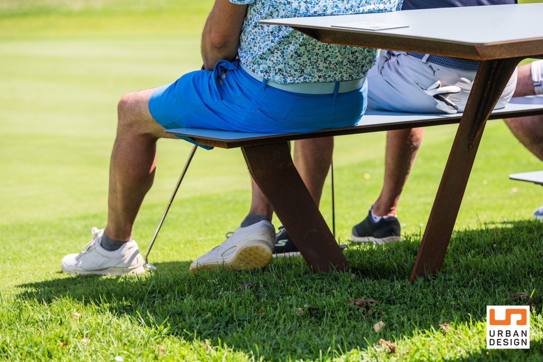 Mobilier urbain sur mesure 2 Urban Design Table Horizon Golf Liege Gomze 8