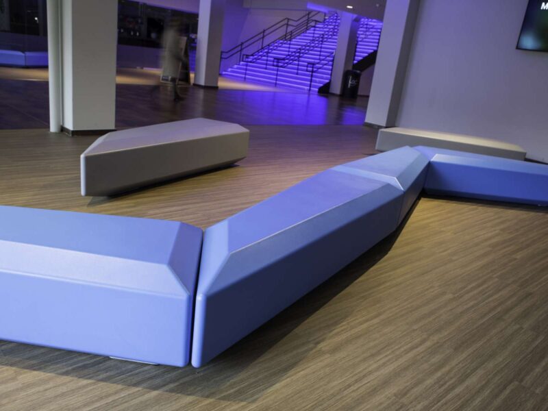 Banc Coffin Lounge pour le cinéma UGC à Thurnout