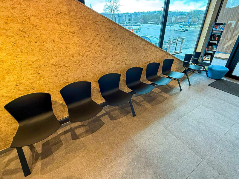 Du nouveau mobilier pour la salle d&rsquo;attente de la maison médicale Cap Santé